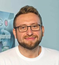 David Fandl ist Lagermitarbeiter.