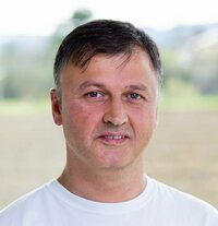 Ali Ay ist Lagermitarbeiter.