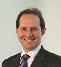 Sergio Rossi ist Gebietsverkaufsleiter für aktive Bauteile in Italien.