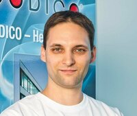 Alexander Grabner ist Lagermitarbeiter.