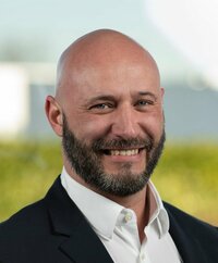 Peter Degenhart ist Verkaufsingenieur.