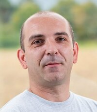 Szabolcs Szekely ist Lagermitarbeiter.